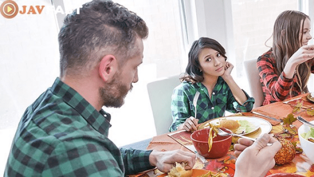 DaughterSwap Thanksgiving Day Pussy Parade Pt2 Jasmine Grey - Server 1